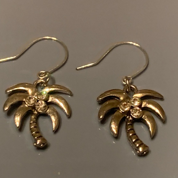 EARRINGS - Picture 1 of 1